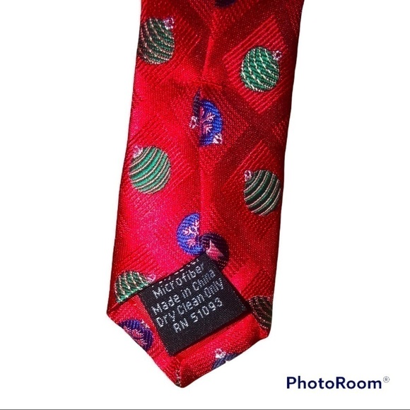 Men’s Hallmark Holiday Traditions Red Christmas Holiday Tie. - Picture 4 of 6